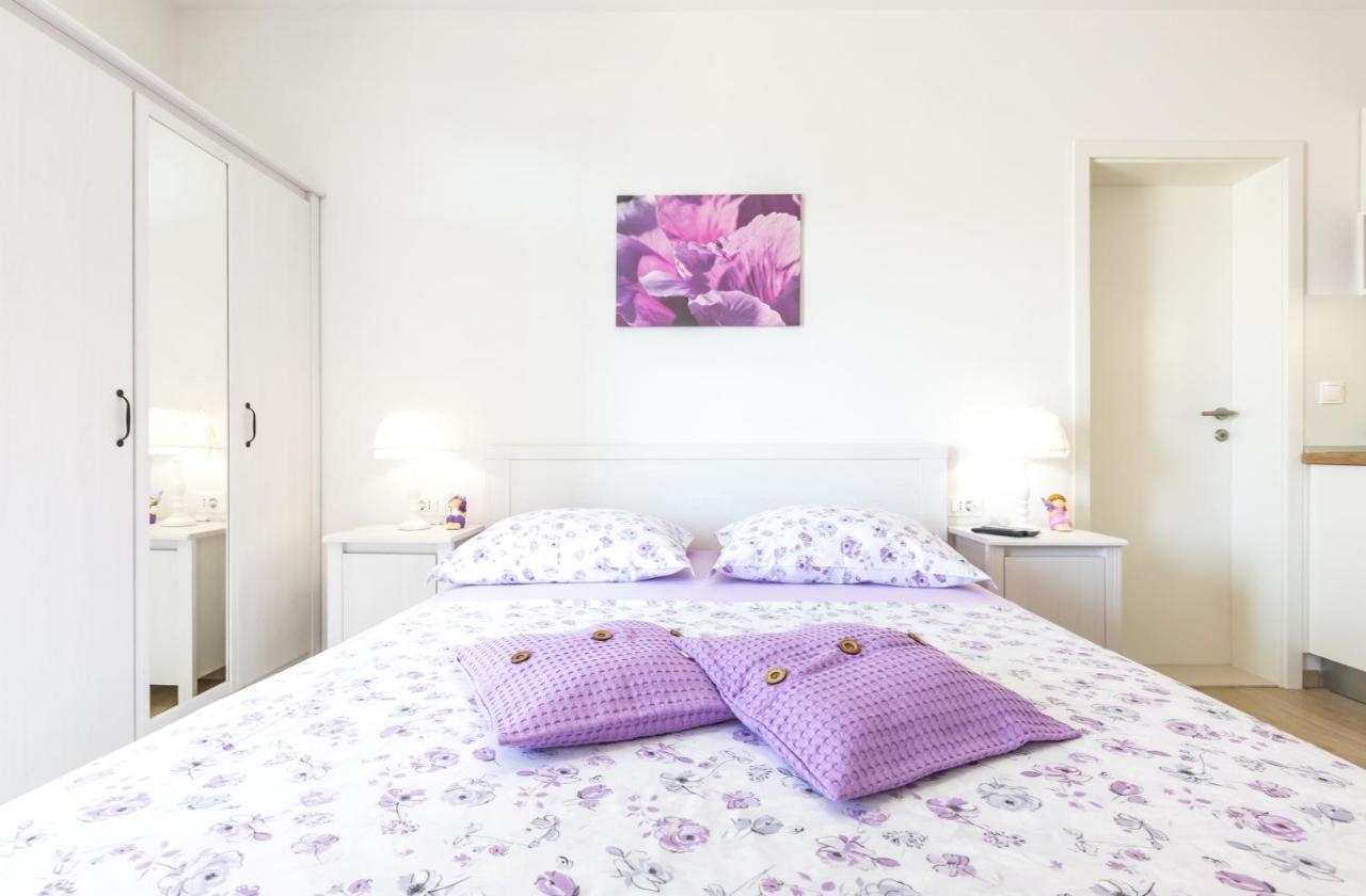 Apartmani Ksenija Tucepi Exterior photo