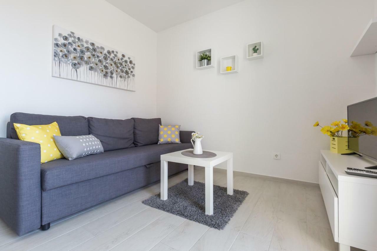 Apartmani Ksenija Tucepi Exterior photo